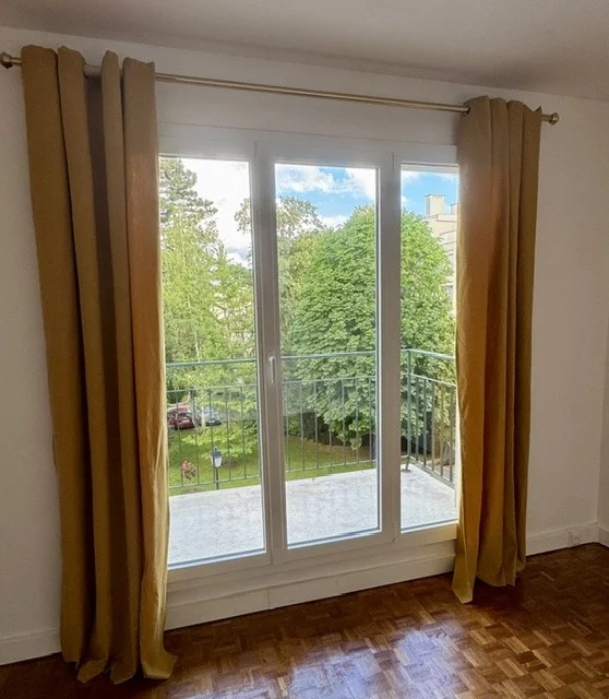 Pose de fenêtres en urgence avant location à Versailles a Versailles - en cours