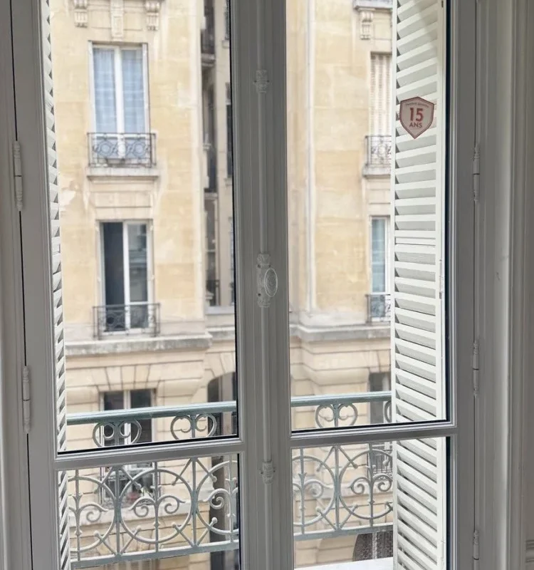Fenêtres traditionnelles crémones patrimoine dépose totale Paris a Paris - en cours