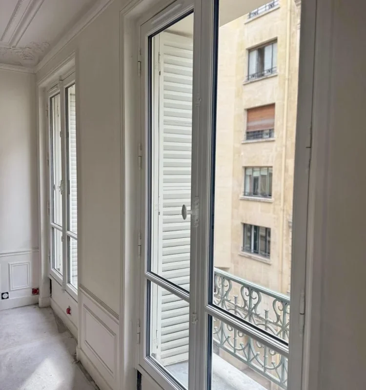 Fenêtres traditionnelles crémones patrimoine dépose totale Paris Paris - finitions