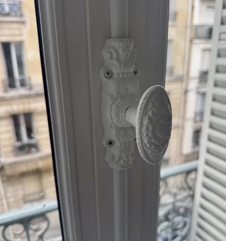 Fenêtres traditionnelles crémones patrimoine dépose totale Paris a Paris - realisation